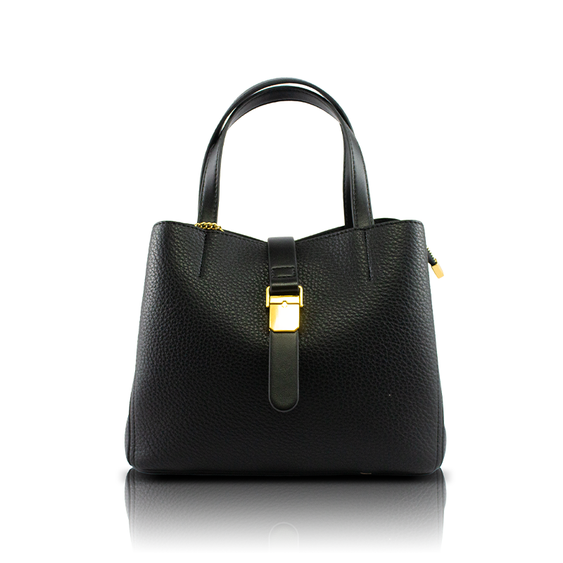  A stylish black handbag featuring elegant gold hardware accents.